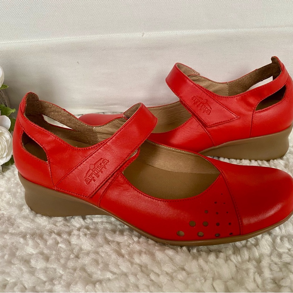 Artika Soft Shoes Red Size 7 1/2 BRAND NEW